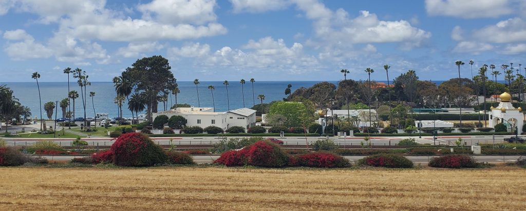 Panoramic view of Swami's Beach and coastline in Encinitas, California